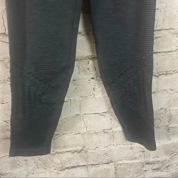 Athleta Women's Small Halasana Seamless 7/8 Leggings Tight Charcoal Gray Active - Picture 6 of 10